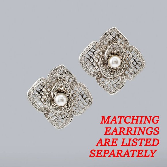 WHBM FAUX PEARL 3D ROSE STRETCH STATEMENT BRACELET - Picture 3 of 4